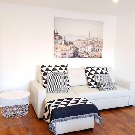 Inloveapartments - Typical Alfama Balcony Lisboa المظهر الخارجي الصورة